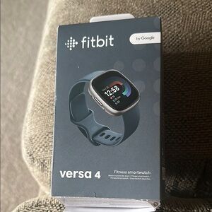 Fitbit Versa 4 Fitness Smartwatch 
Platinum aluminum case 
Make me an offer 😊👍